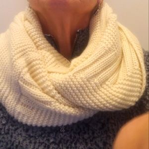 Infinity scarf off white